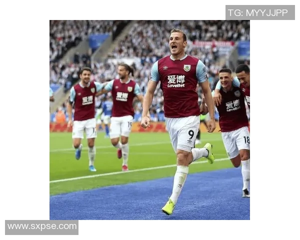 利兹联与狼队激战正酣谁能在英超赛场上笑到最后