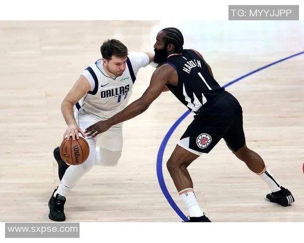 勇士与快船激战正酣2月3日精彩对决引发球迷热议